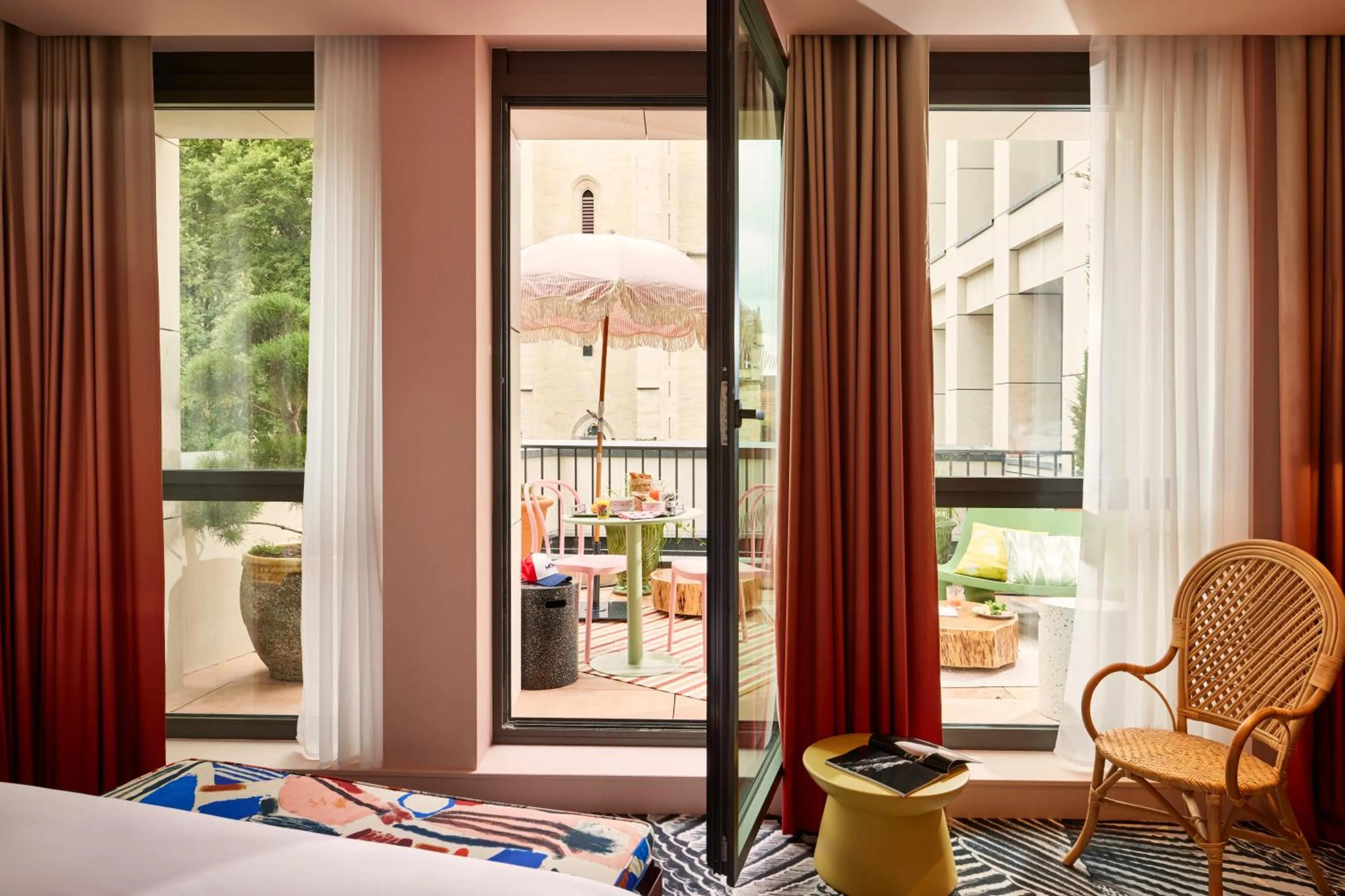Balcony/Terrace, Bed in Mama Shelter Dijon