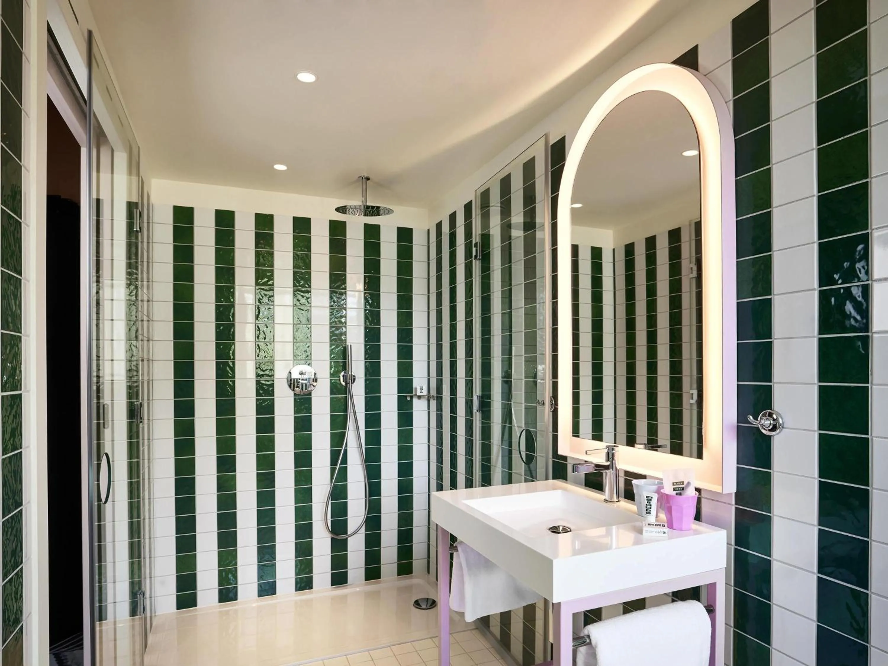 Bedroom in Mama Shelter Dijon