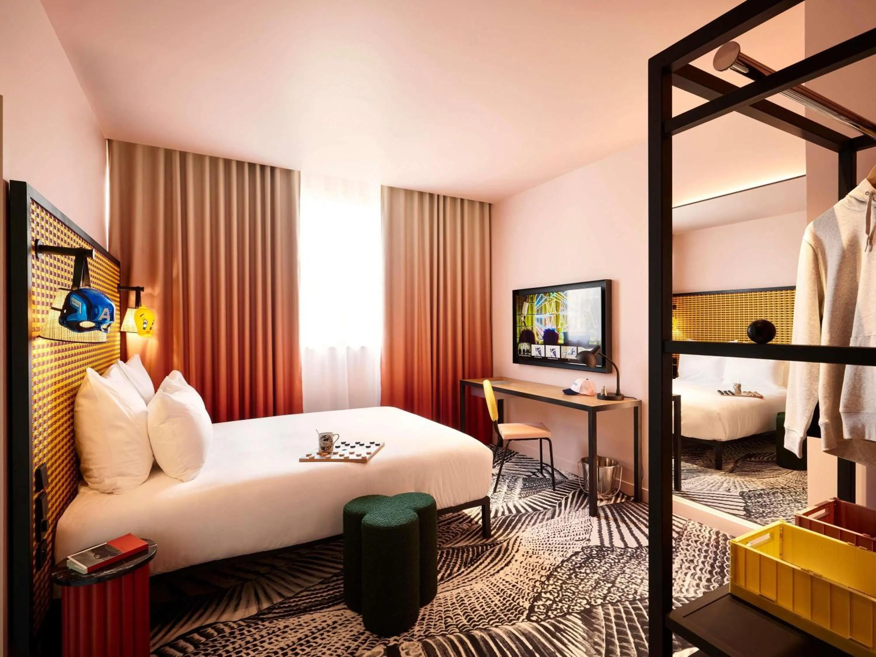 Property building, Bed in Mama Shelter Dijon