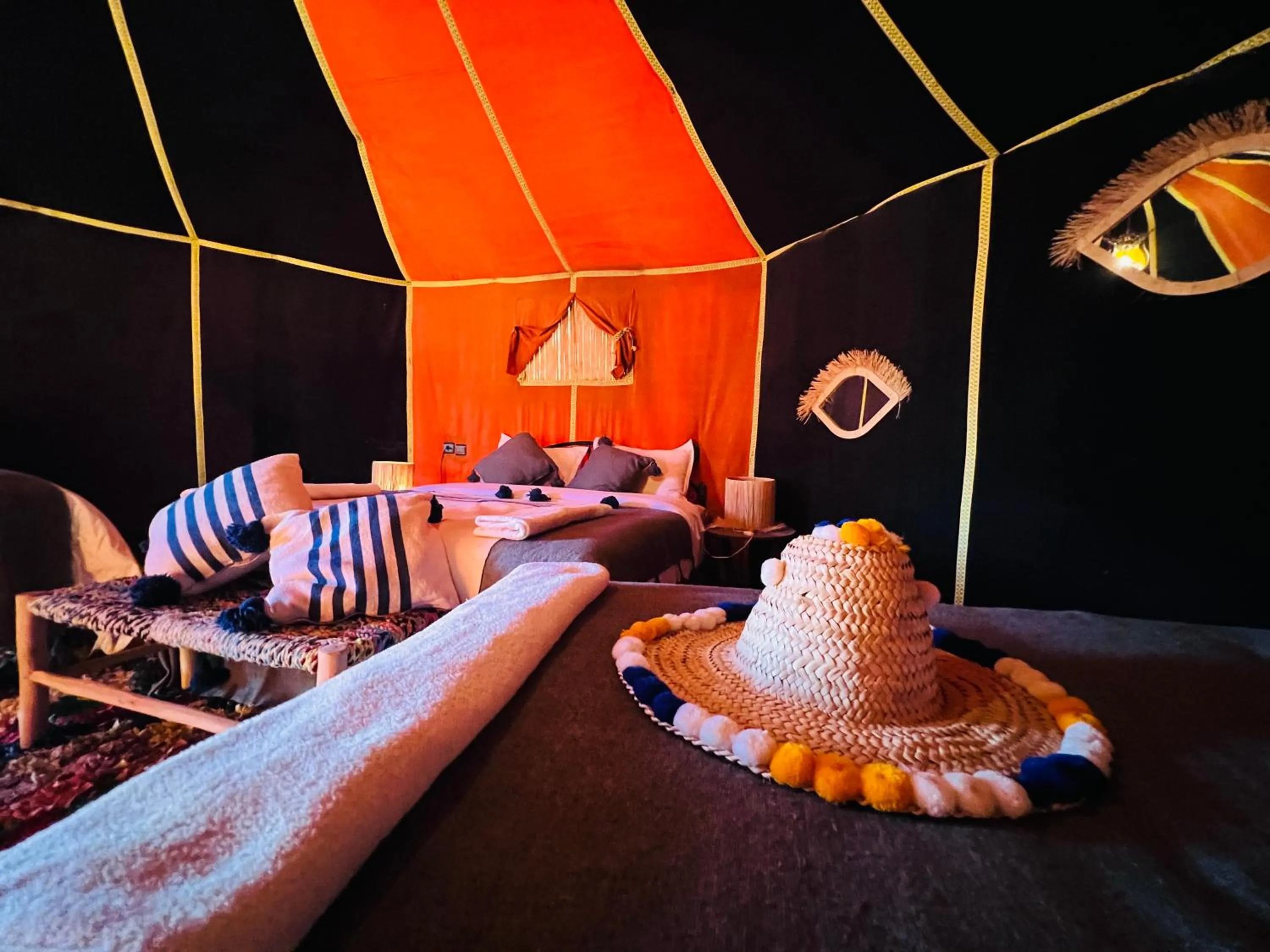 Bed in Horaz desert Camp