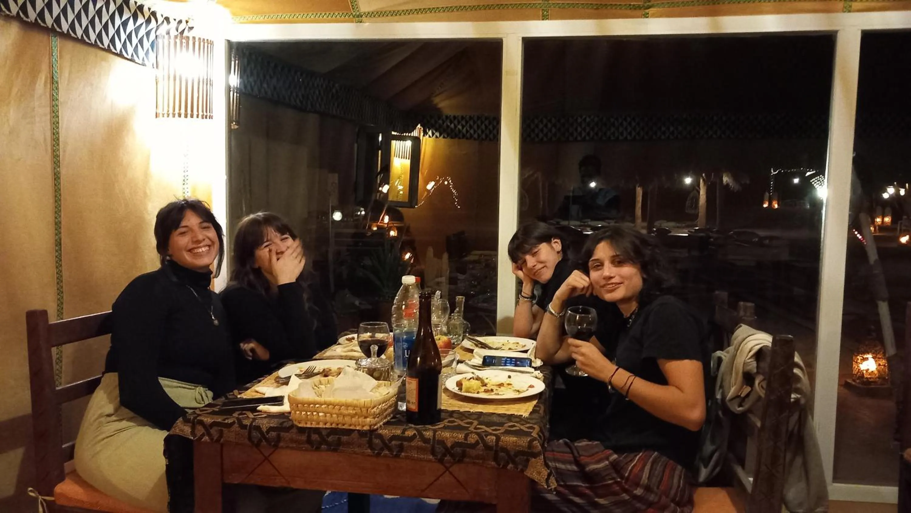 Restaurant/places to eat in Horaz desert Camp