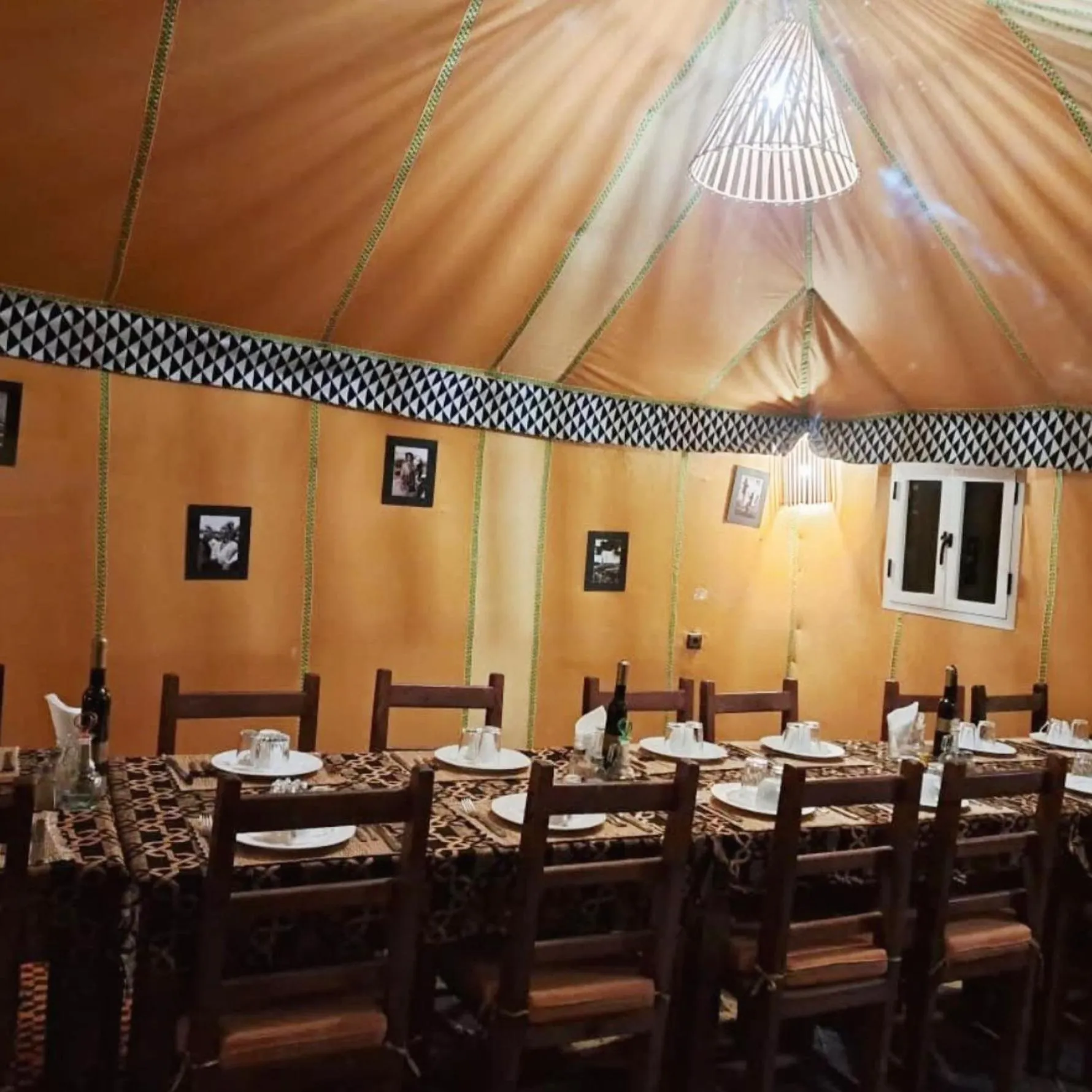Restaurant/places to eat in Horaz desert Camp