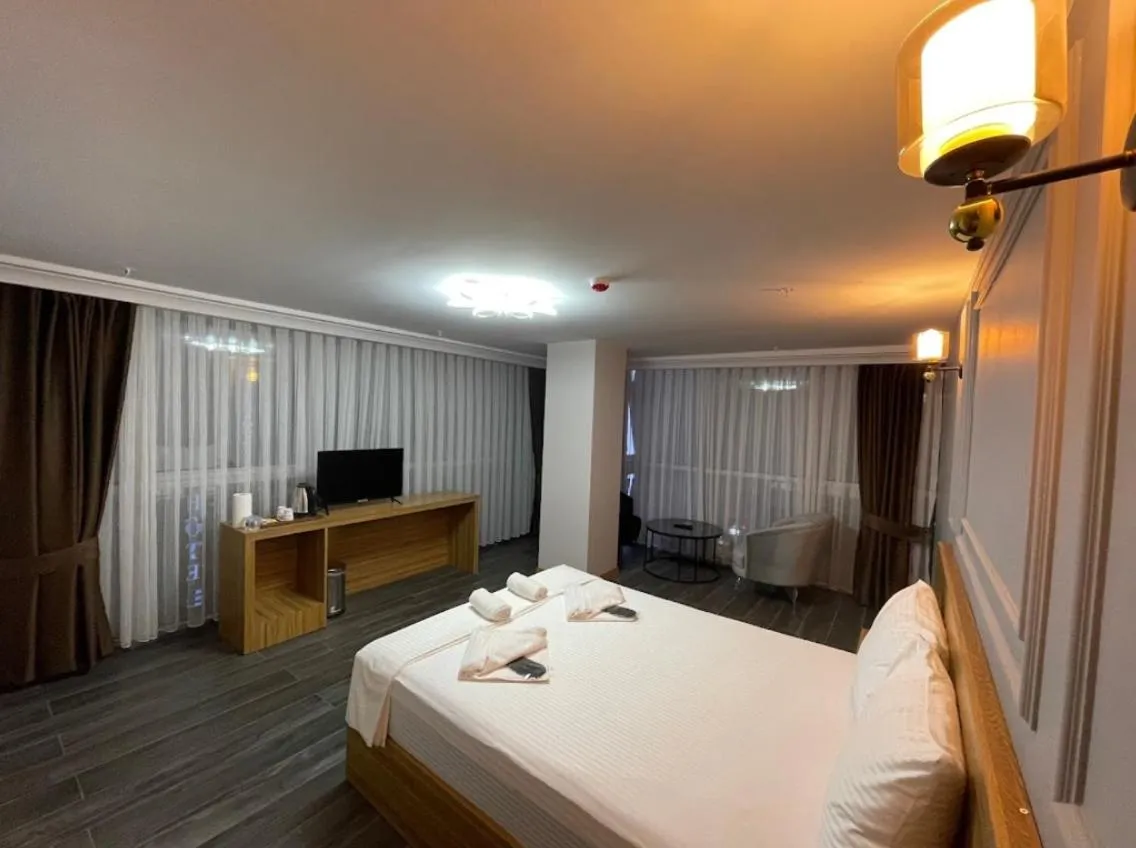 Photo of the whole room, Bed in Waves hotel