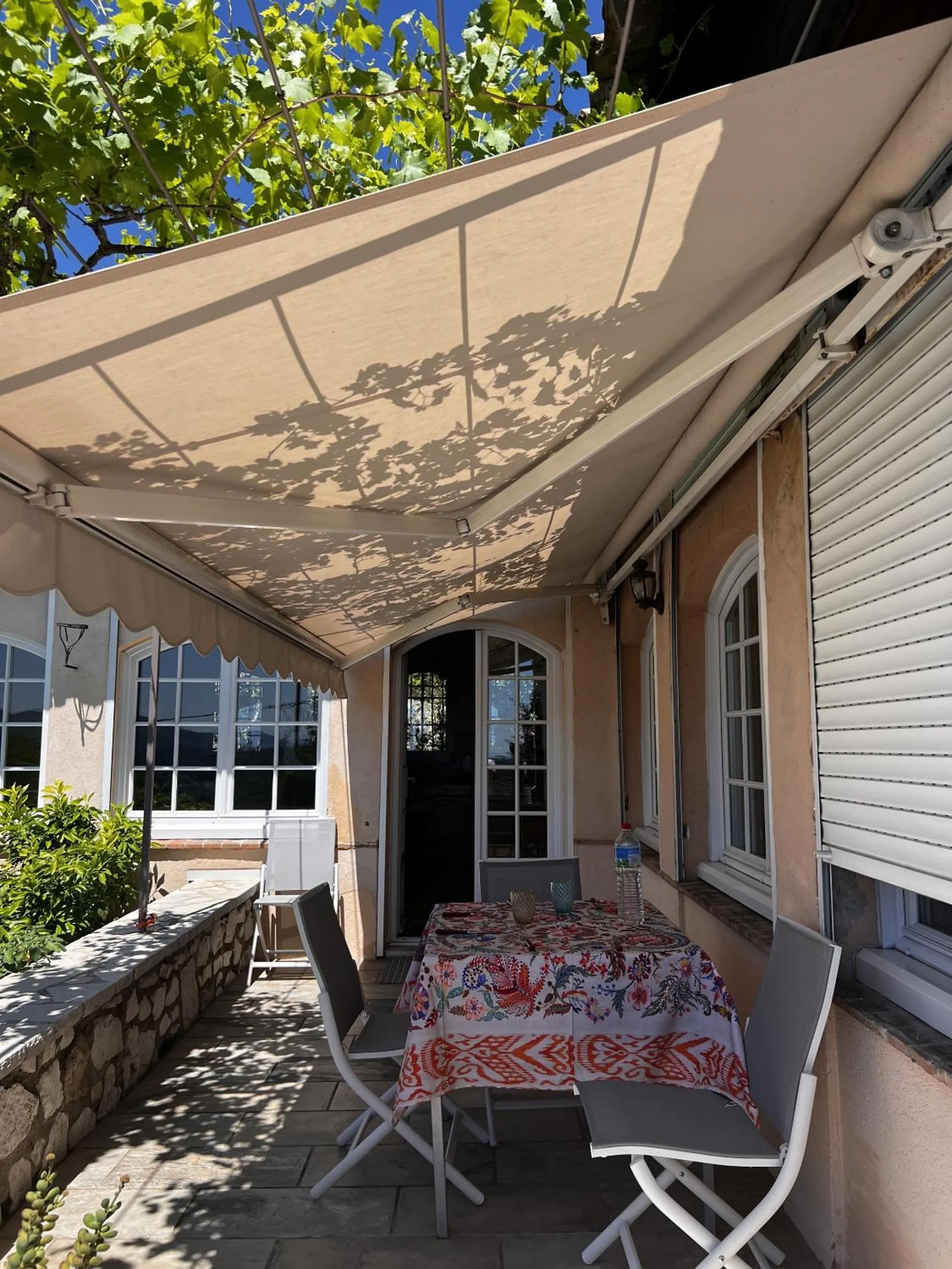 Property building in les petites terrasses