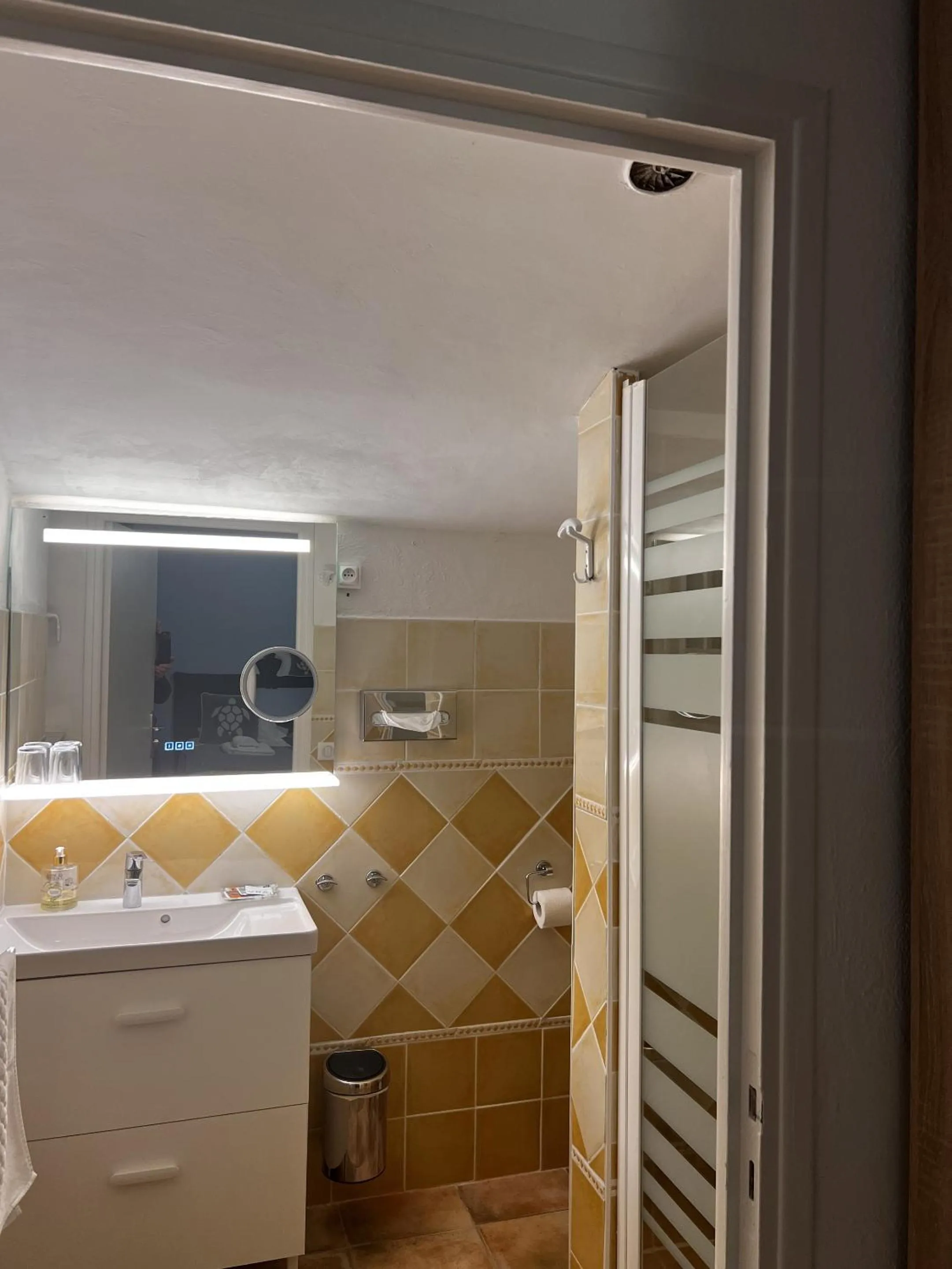 Bathroom in les petites terrasses