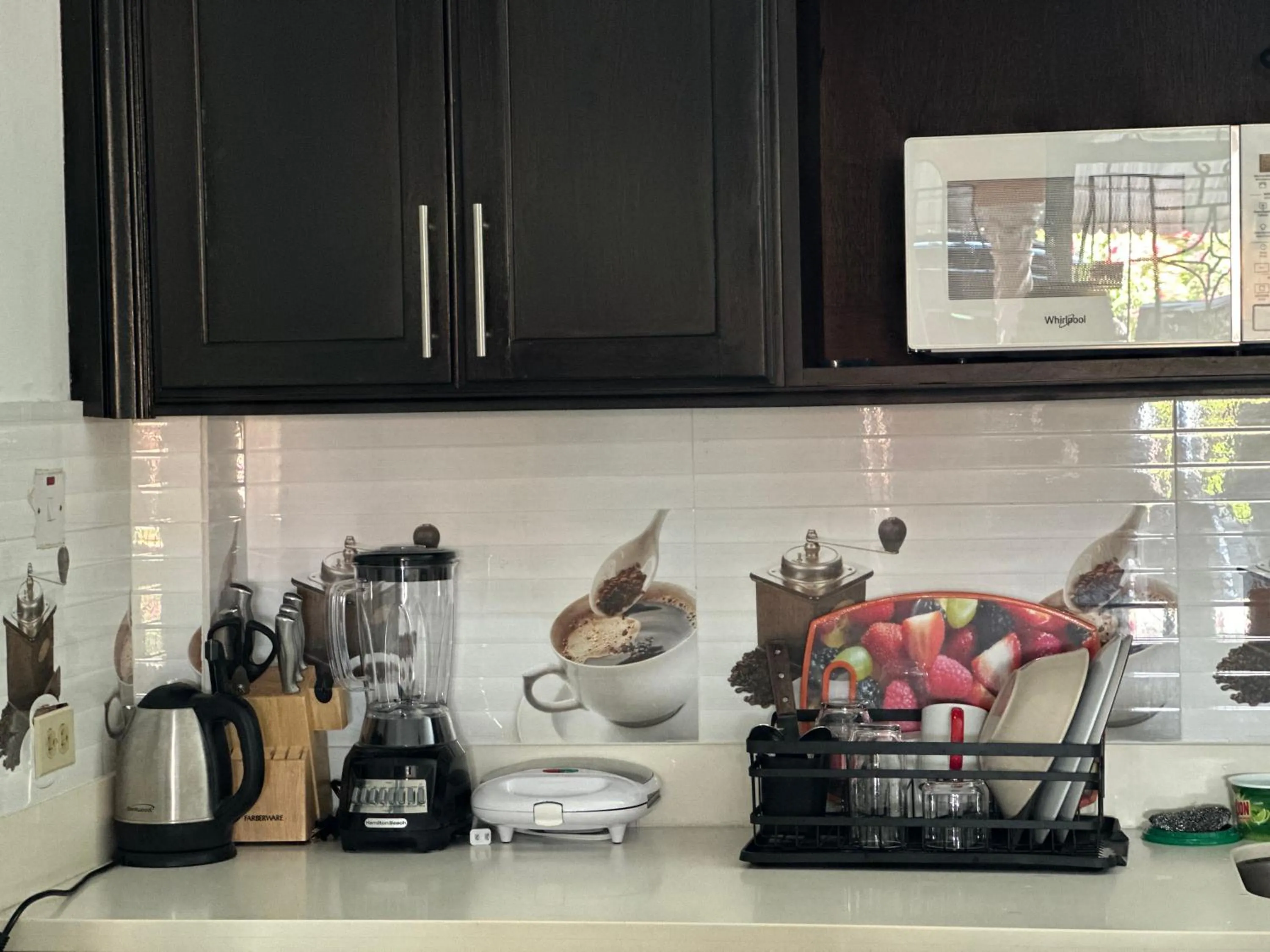 Kitchen or kitchenette in Sleeps2 - Private Pool - King Bed - AirCon