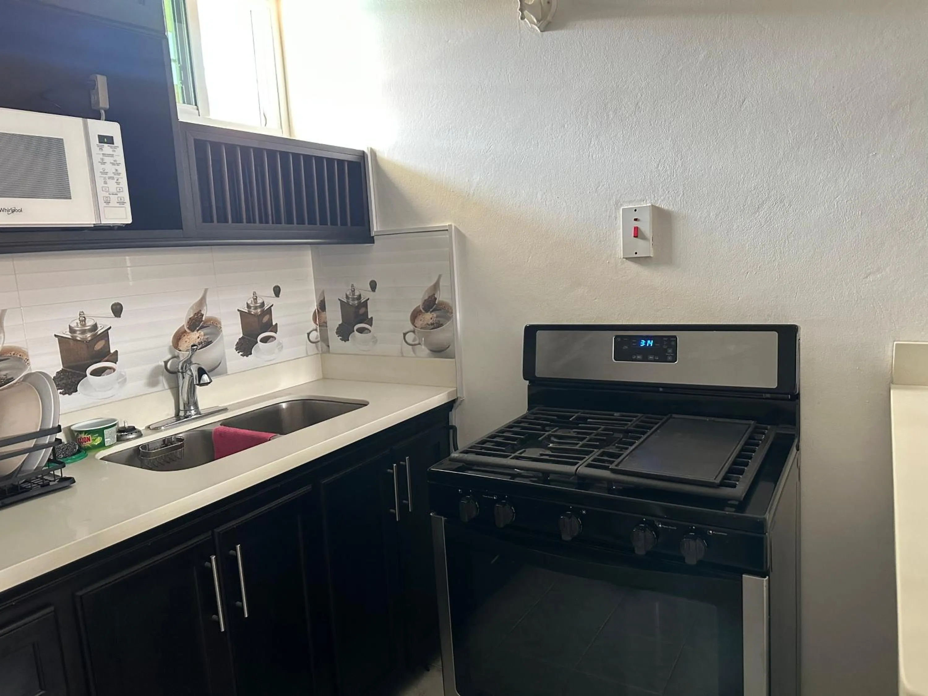 Kitchen or kitchenette in Sleeps2 - Private Pool - King Bed - AirCon