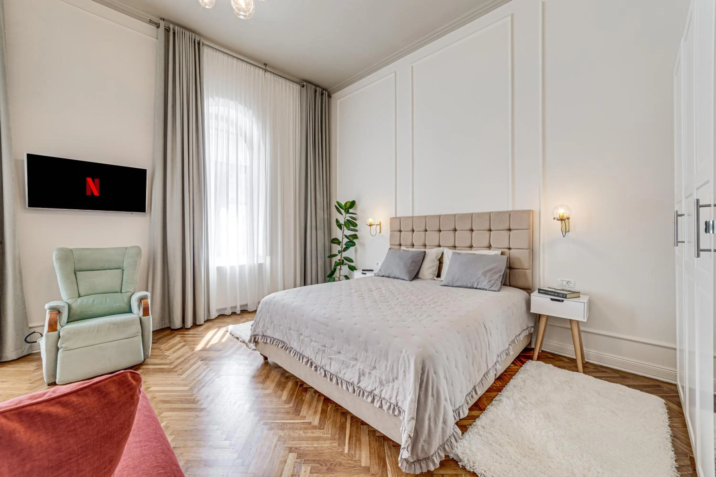 One-Bedroom Apartment in Central family apartment