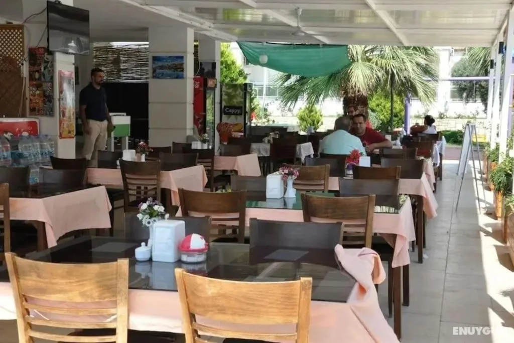 Restaurant/places to eat in AKBÜK Palace Resıdence