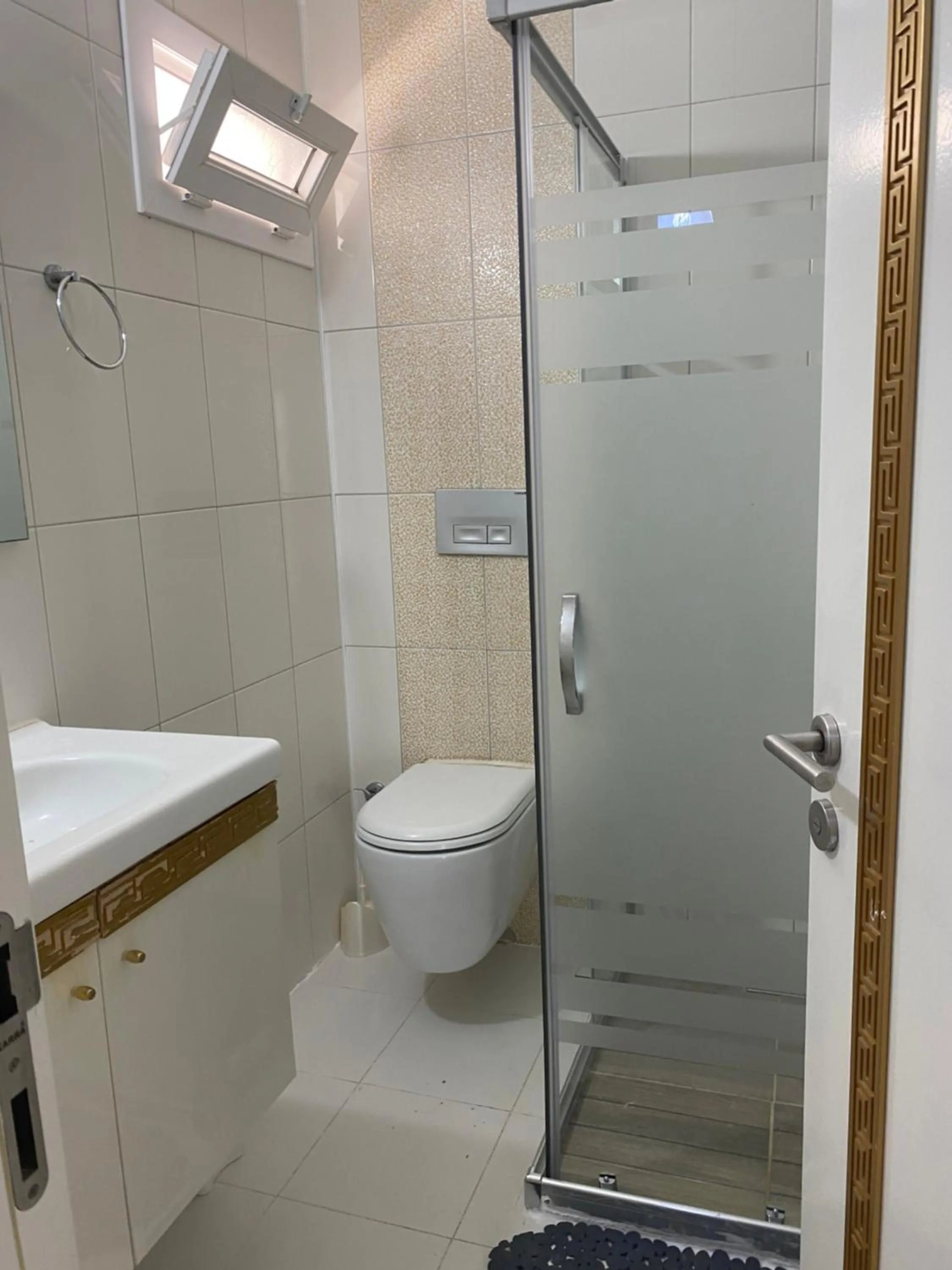 Shower in AKBÜK Palace Resıdence