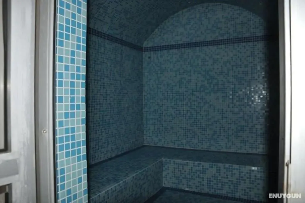 Shower in AKBÜK Palace Resıdence