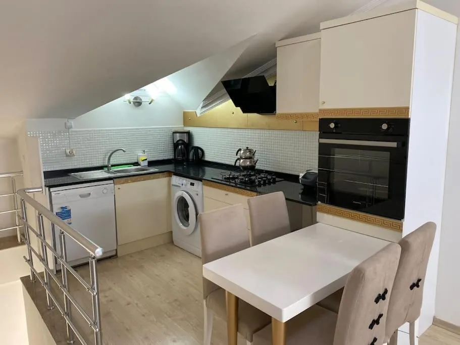 Kitchen or kitchenette in AKBÜK Palace Resıdence