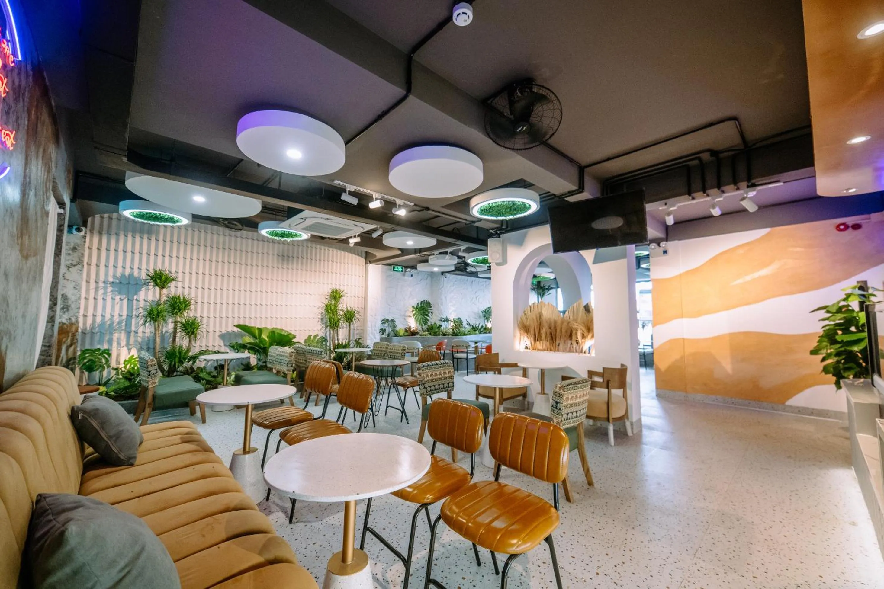 Lounge or bar in La Beaute Hotel - Quy Nhơn