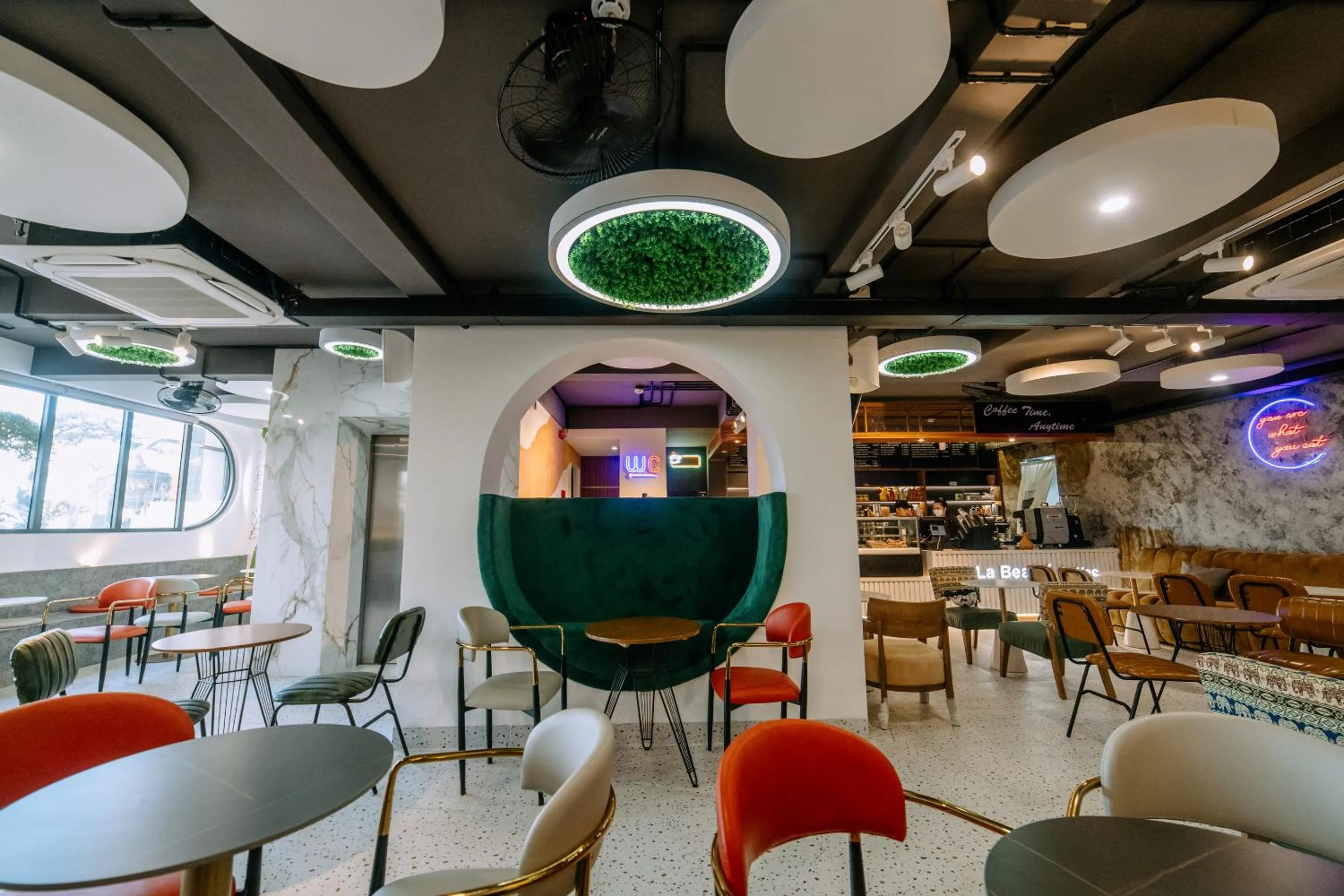 Lounge or bar in La Beaute Hotel - Quy Nhơn