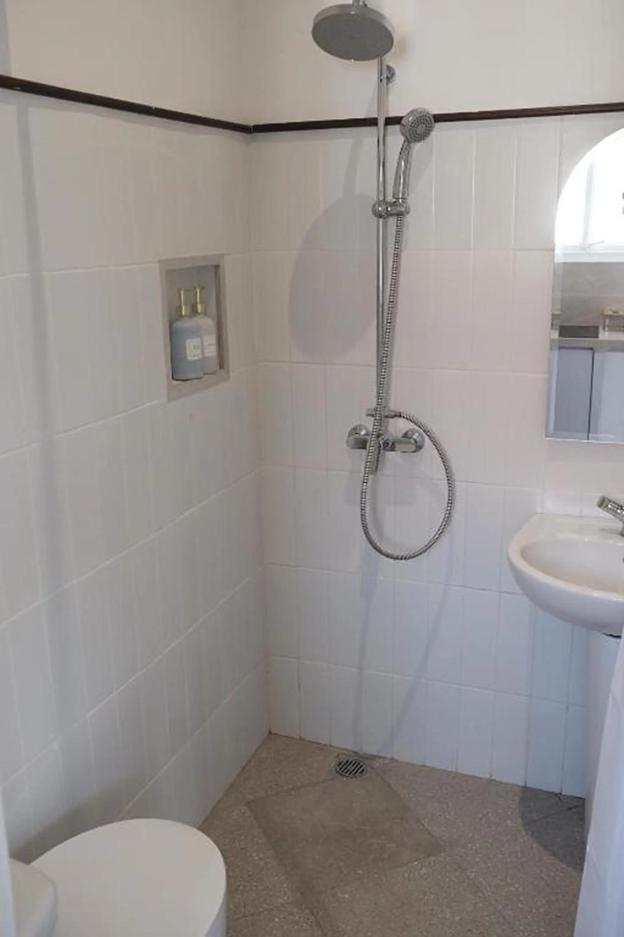 Bathroom in Kemari Studio