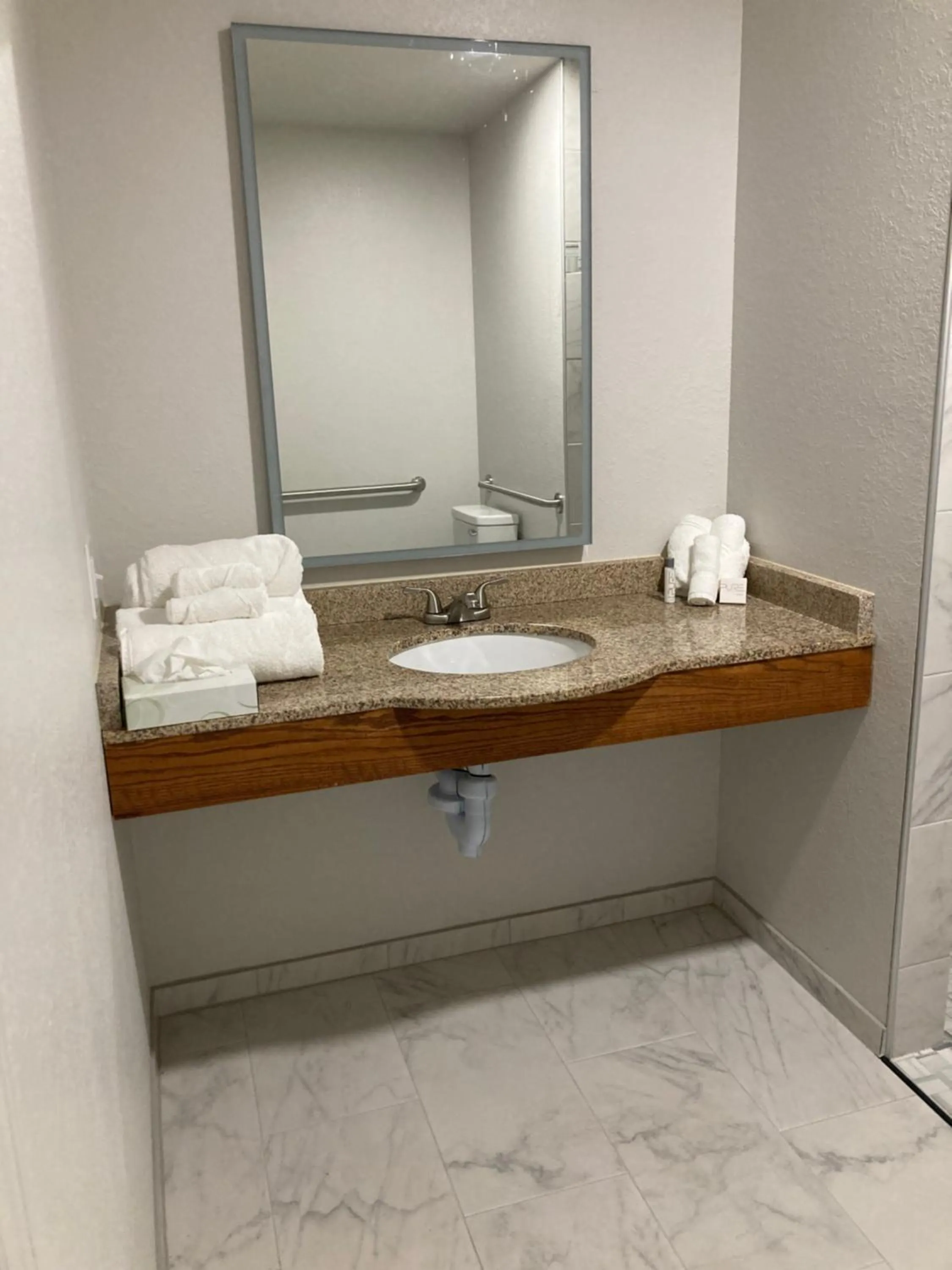 acessibility in Elker Inn & Suites