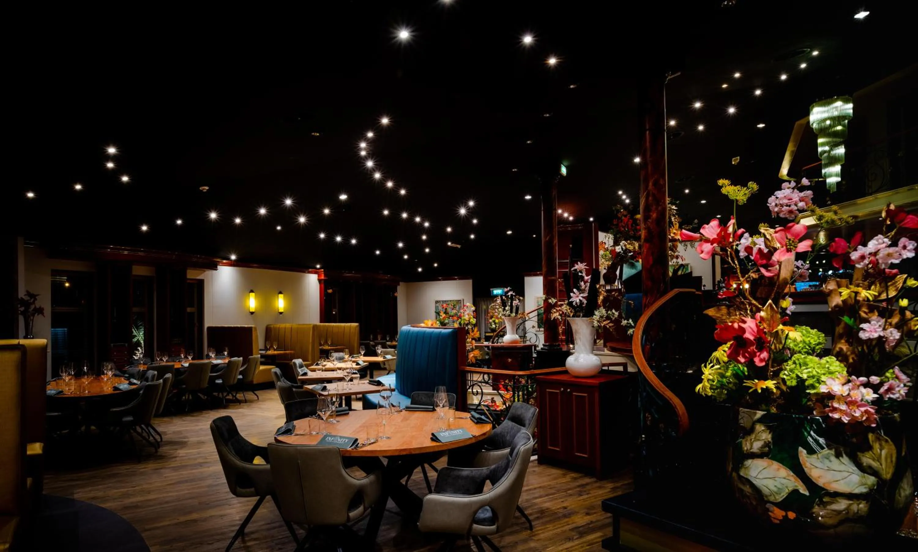 Restaurant/places to eat in Hotel & Restaurant Infinity