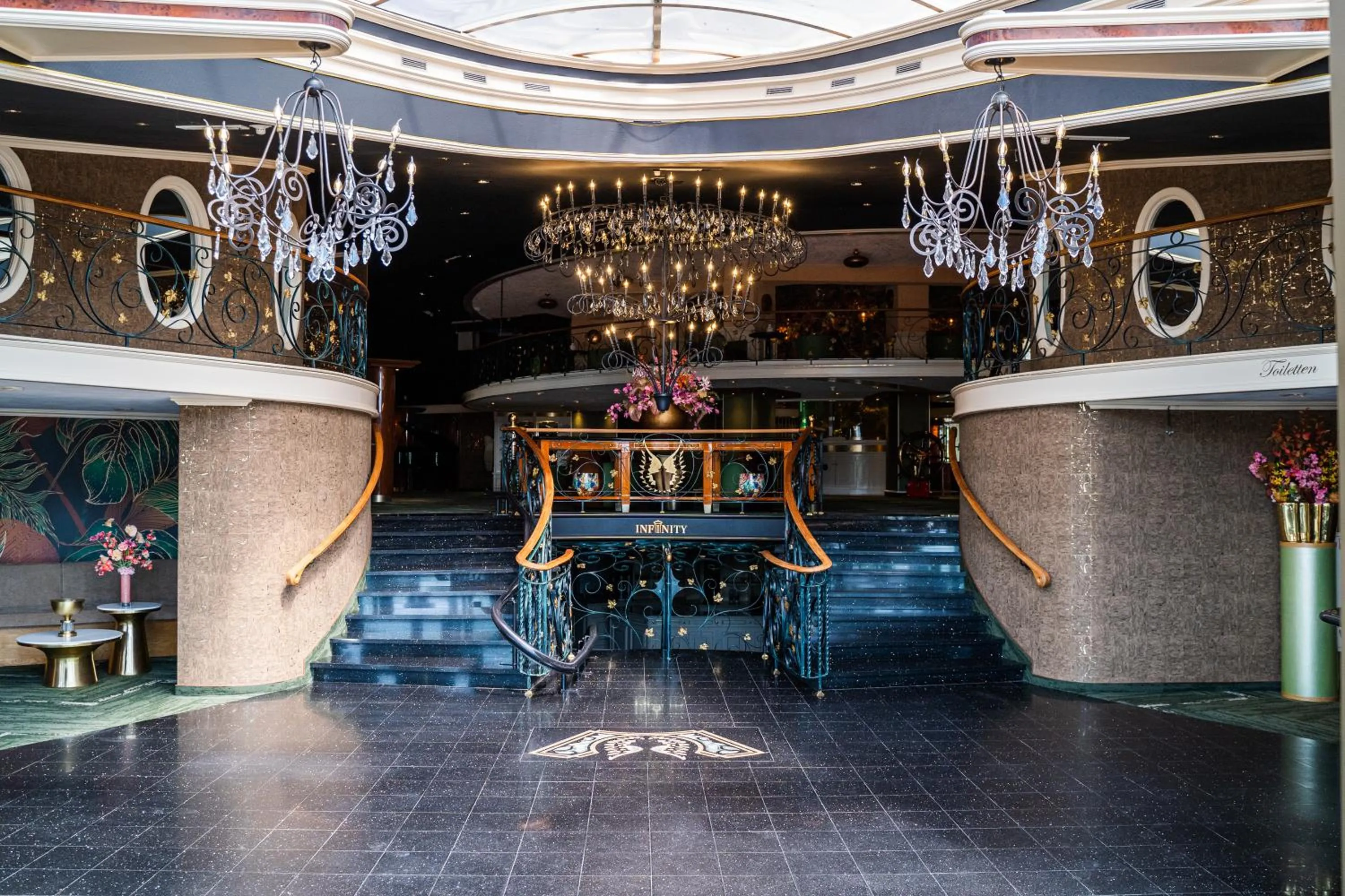 Lobby or reception in Hotel & Restaurant Infinity