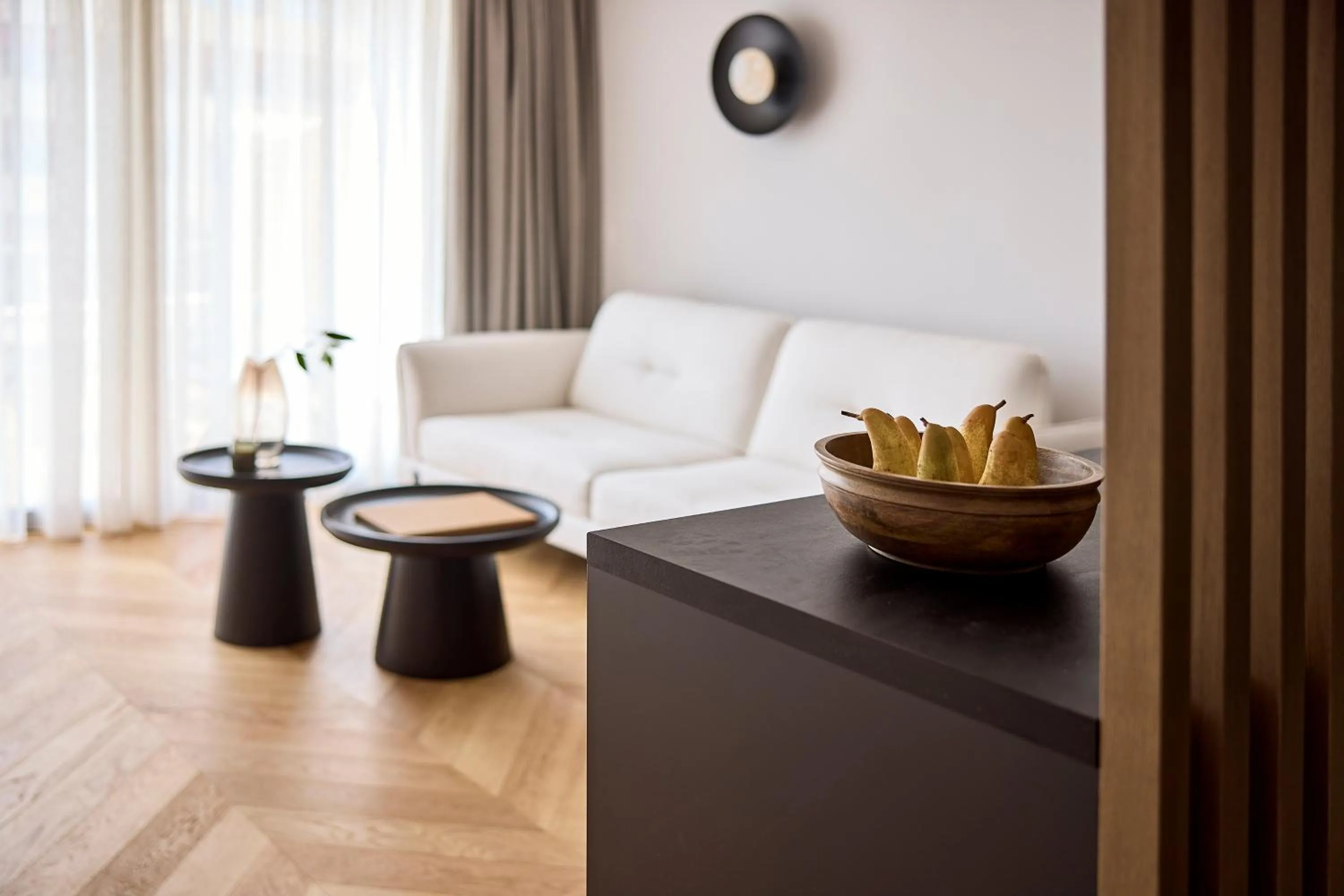 Seating area in Cama Luxury Suites Kavouri