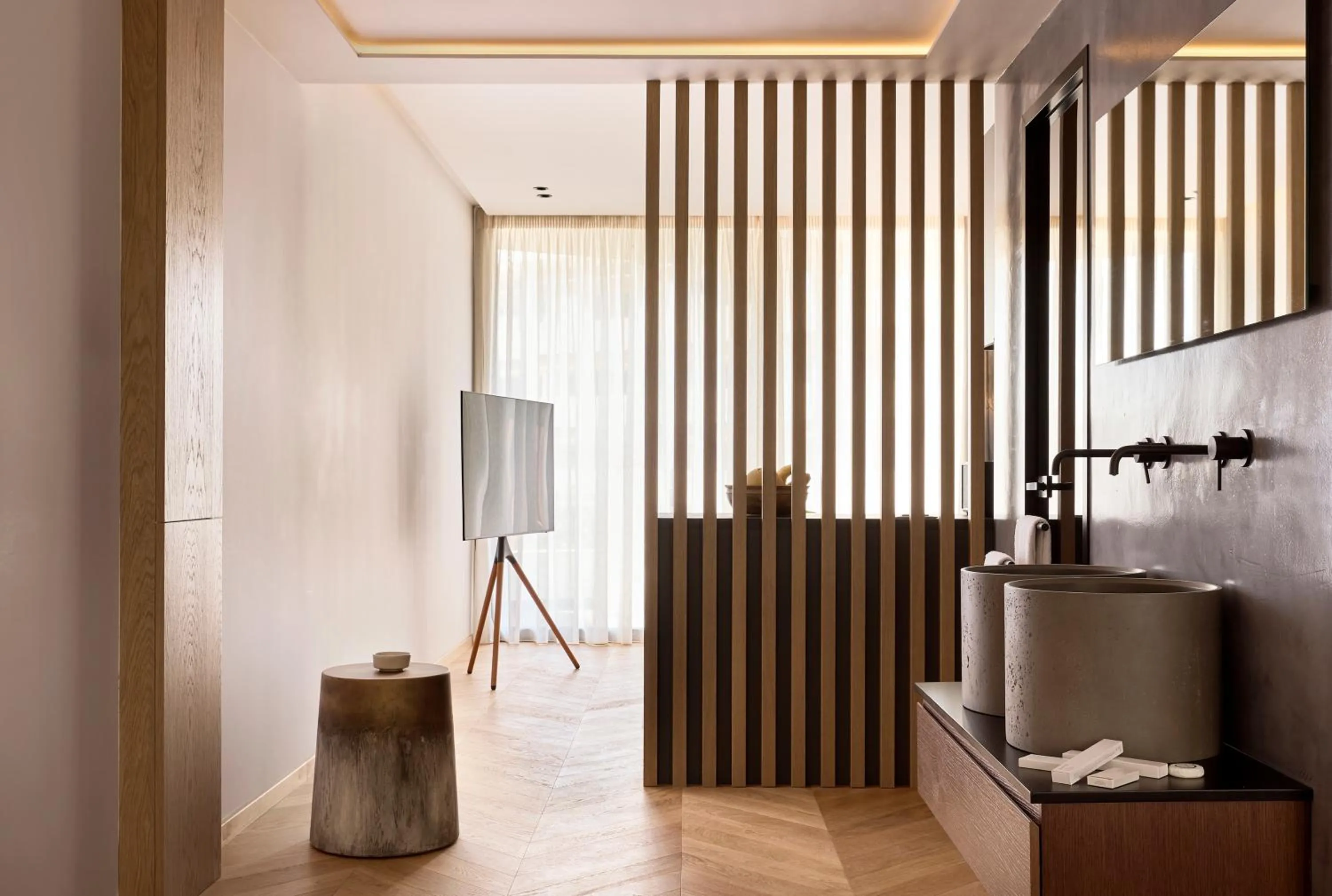 TV and multimedia in Cama Luxury Suites Kavouri