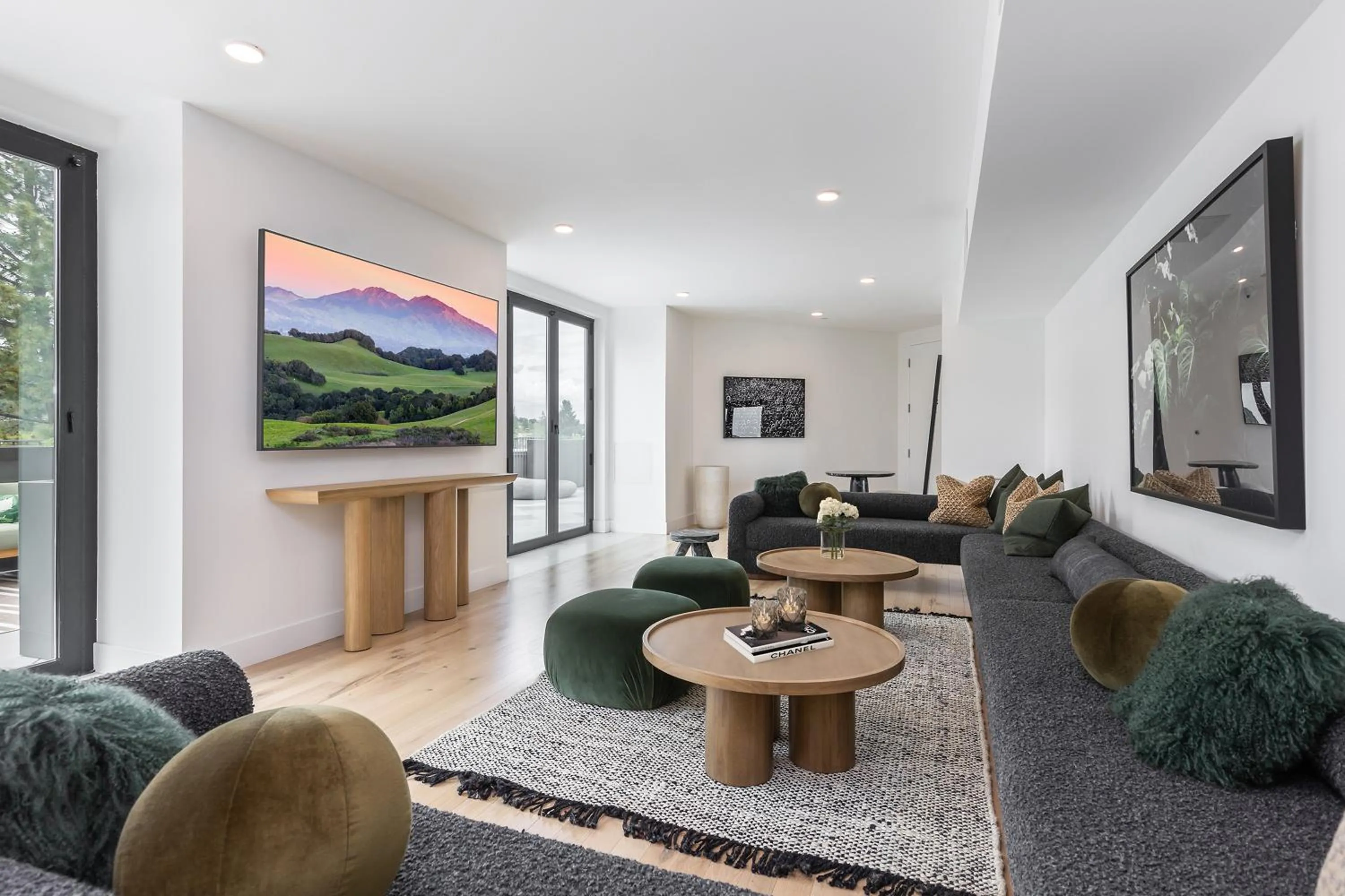 Communal lounge/ TV room, Seating Area in The Rise Walnut Creek, a Sentral community