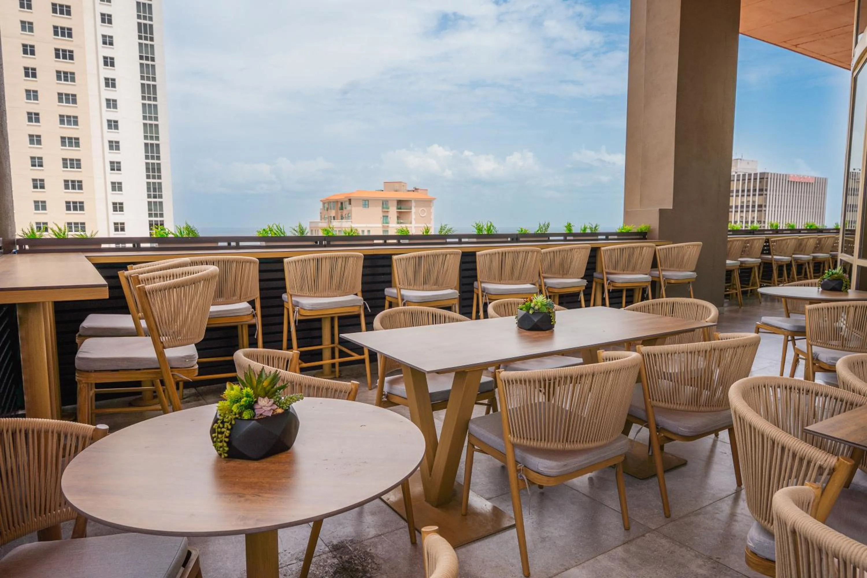 Restaurant/places to eat in Galaxy Hotel Downtown