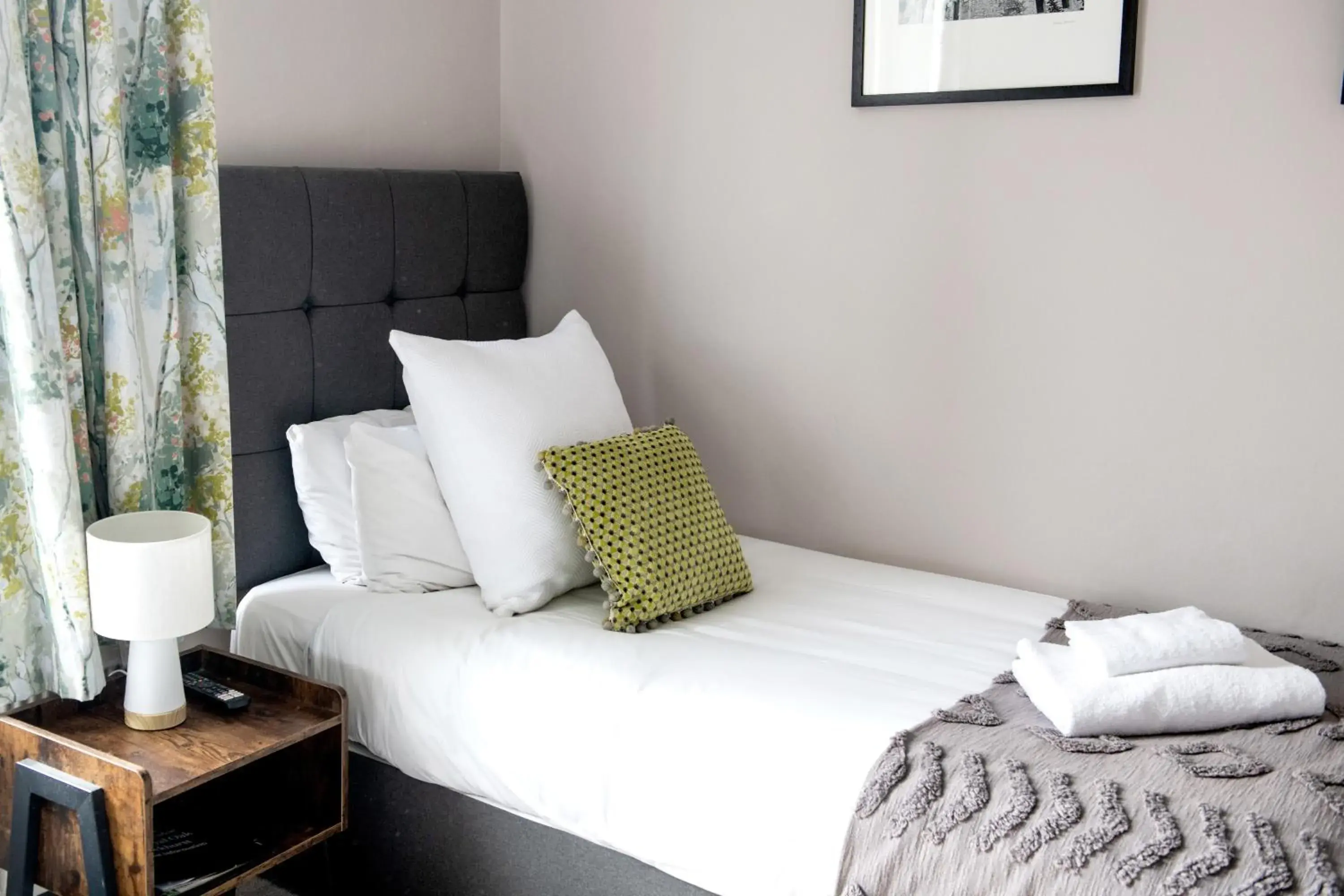 Classic Single Room in The Royal Oak Classic Single Room in The Royal Oak