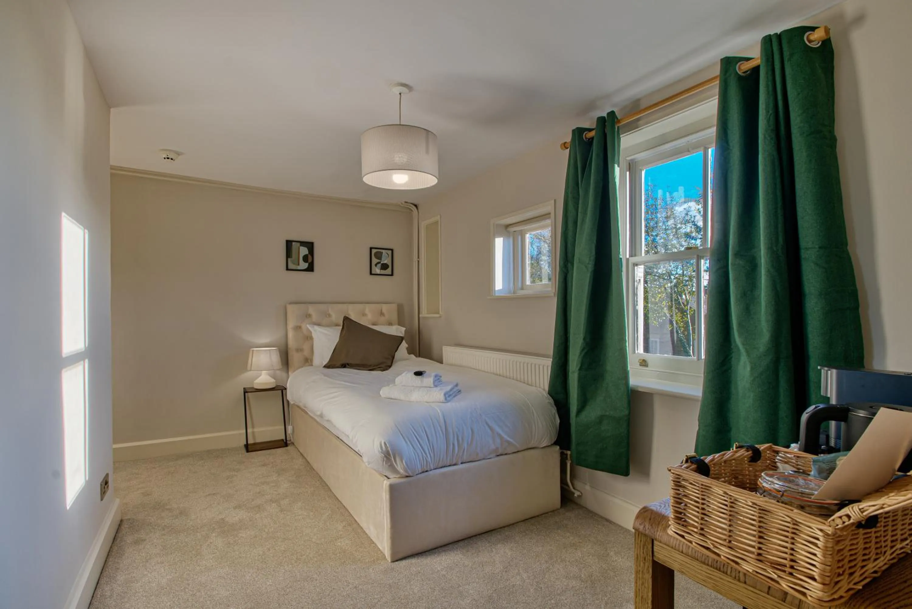 Bedroom, Bed in The Royal Oak