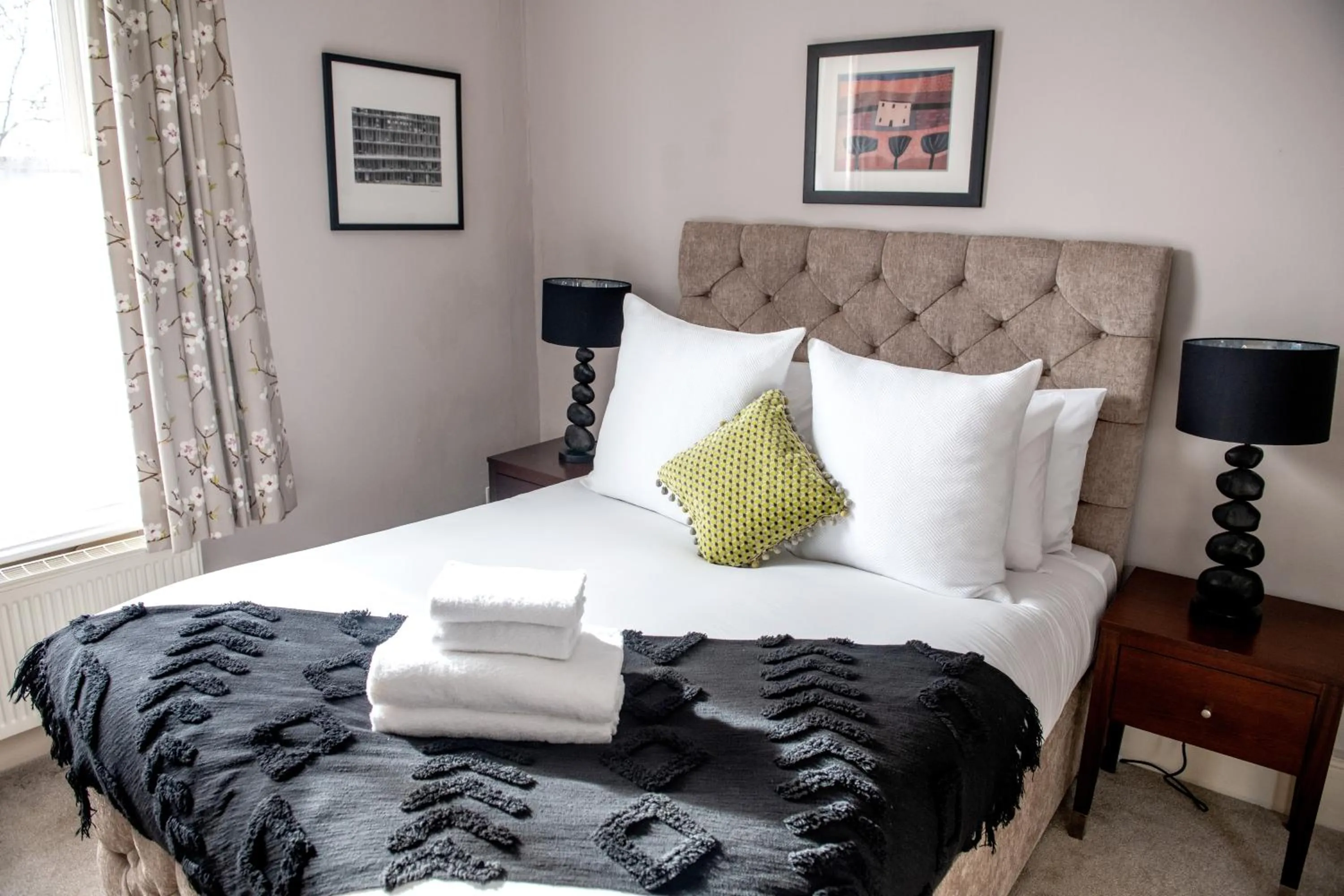 Photo of the whole room, Bed in The Royal Oak