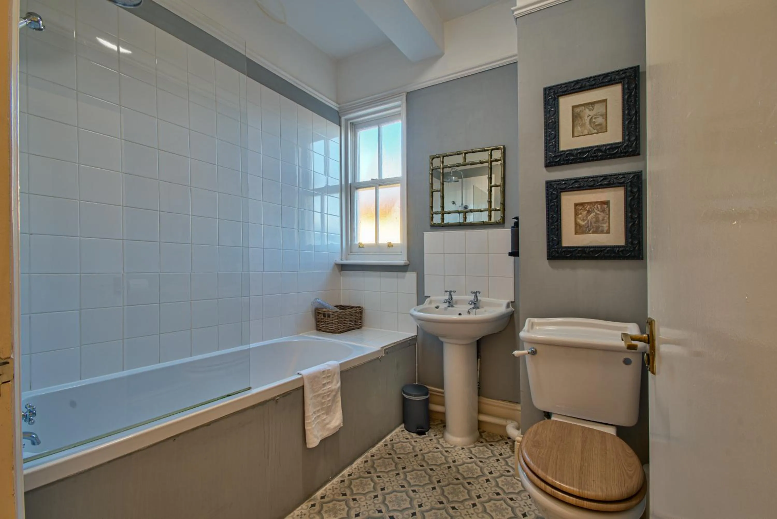 Shower in The Royal Oak